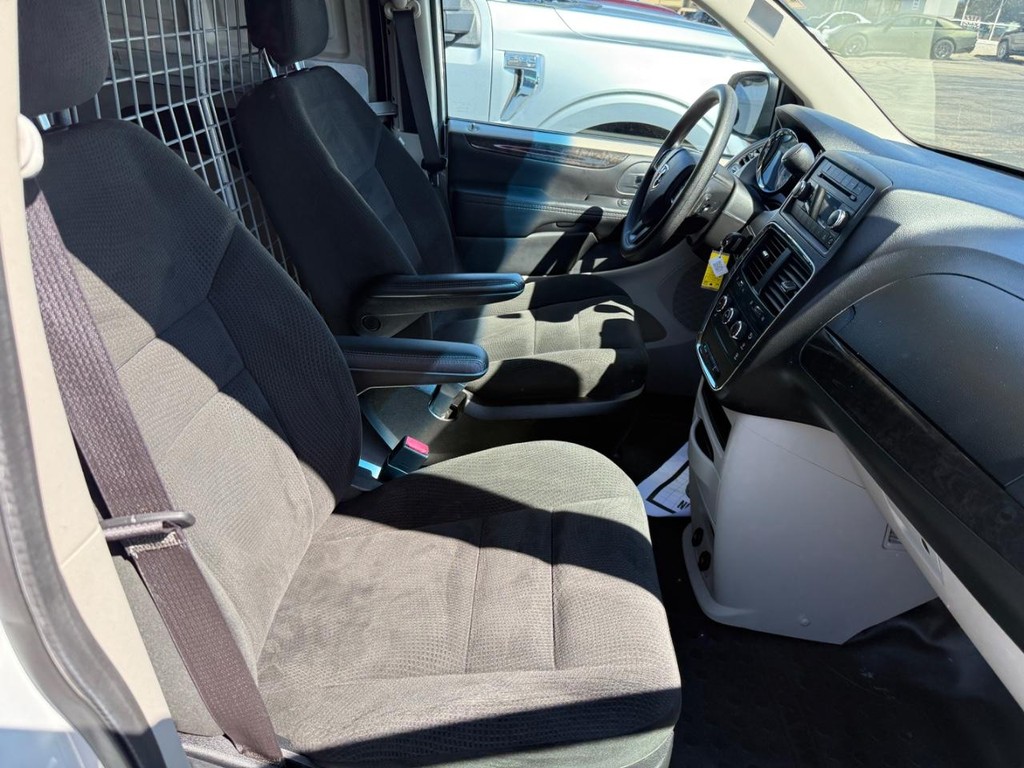 Ram Cargo Van Vehicle Full-screen Gallery Image 06