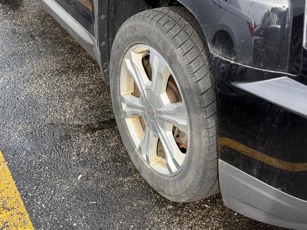 GMC Terrain Vehicle Full-screen Gallery Image 03