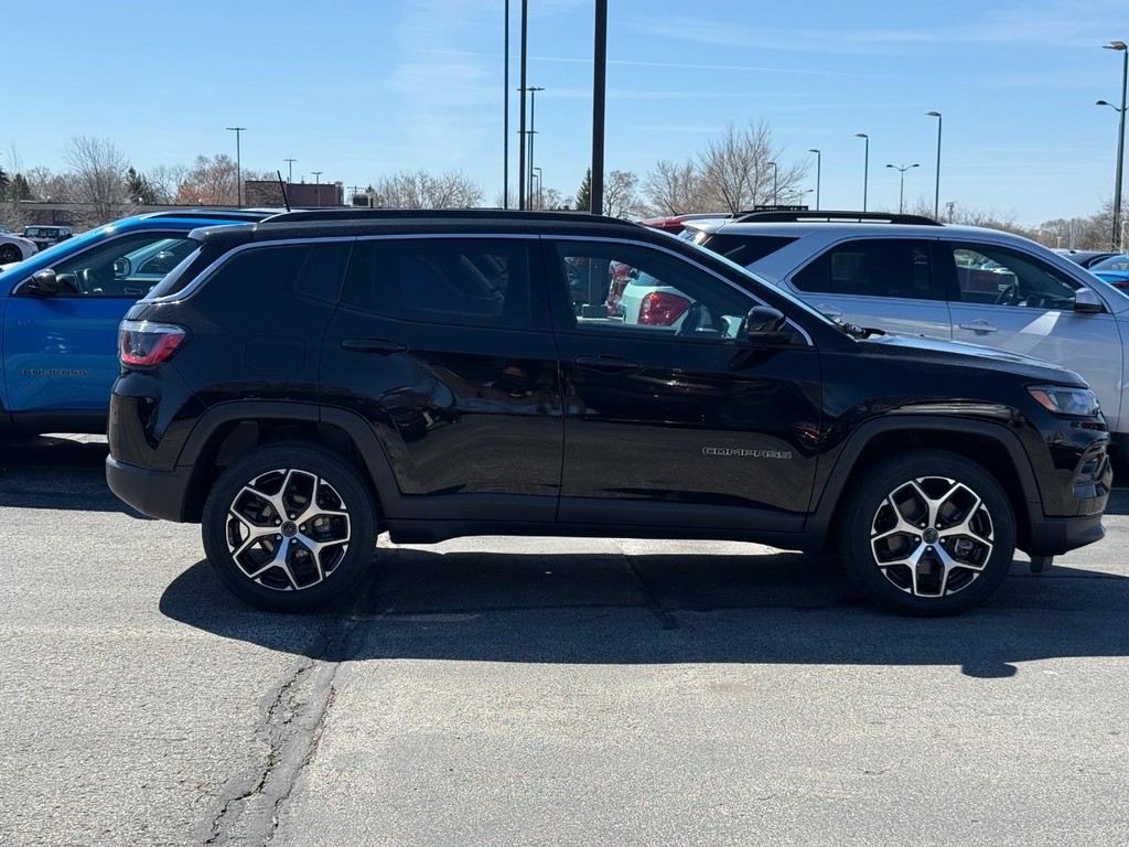 Jeep Compass Vehicle Full-screen Gallery Image 02