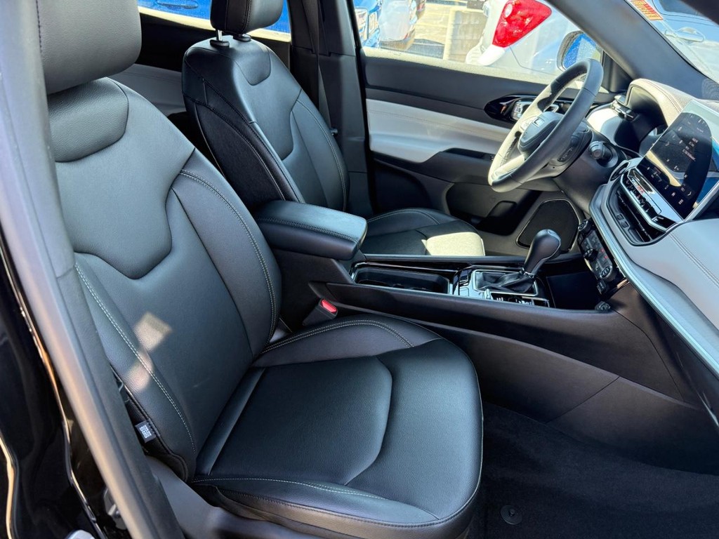 Jeep Compass Vehicle Full-screen Gallery Image 06