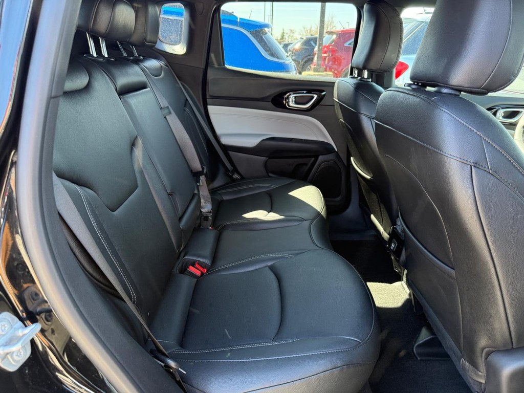 Jeep Compass Vehicle Full-screen Gallery Image 07
