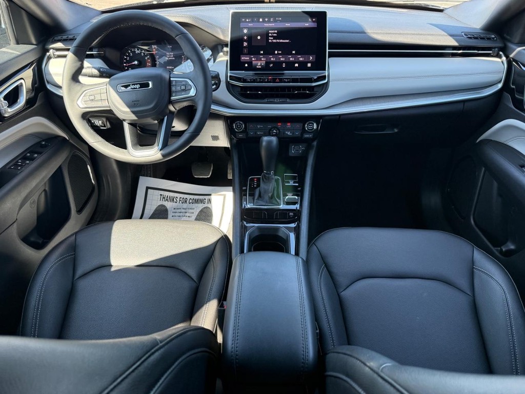 Jeep Compass Vehicle Full-screen Gallery Image 08