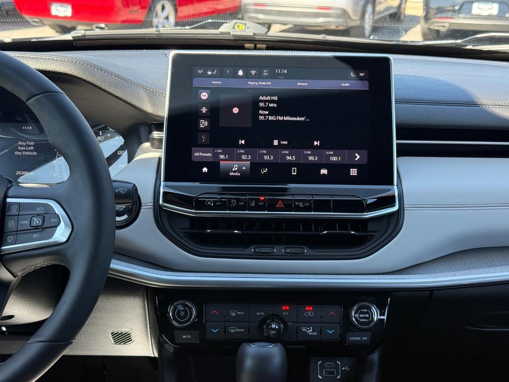 Jeep Compass Vehicle Full-screen Gallery Image 09