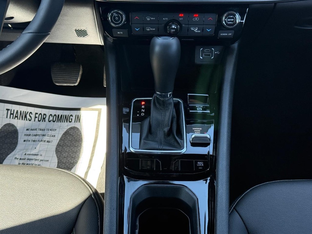 Jeep Compass Vehicle Full-screen Gallery Image 10