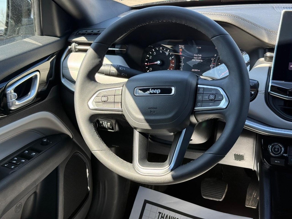 Jeep Compass Vehicle Full-screen Gallery Image 11