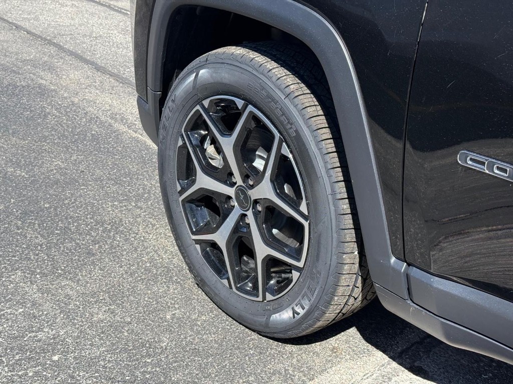Jeep Compass Vehicle Full-screen Gallery Image 14