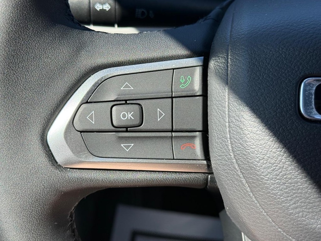 Jeep Compass Vehicle Full-screen Gallery Image 15