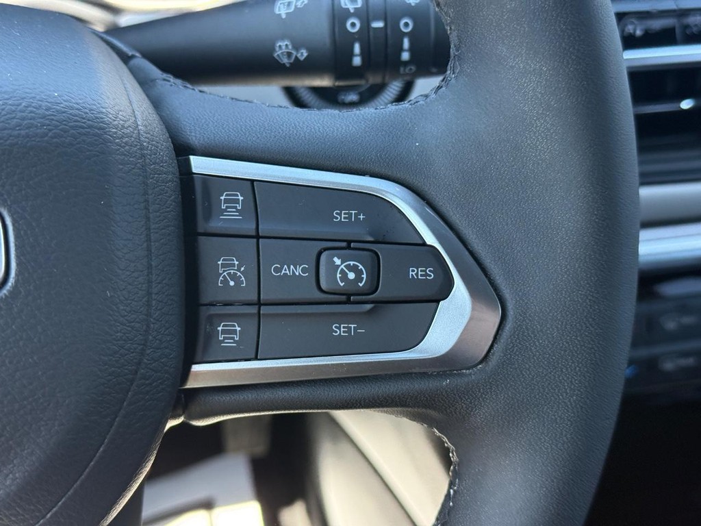 Jeep Compass Vehicle Full-screen Gallery Image 16