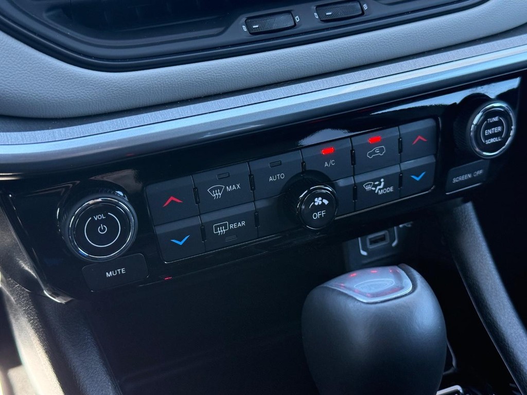 Jeep Compass Vehicle Full-screen Gallery Image 19