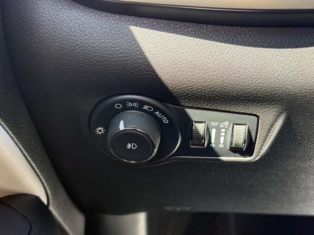 Jeep Compass Vehicle Full-screen Gallery Image 21