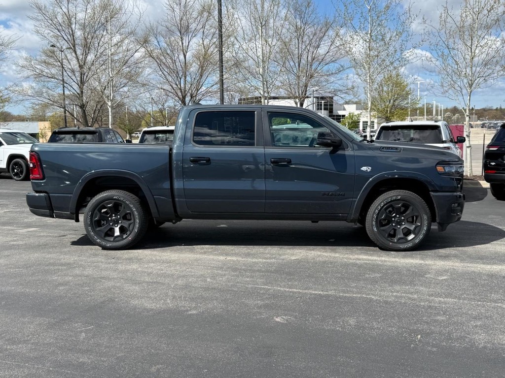 Ram 1500 Vehicle Full-screen Gallery Image 02