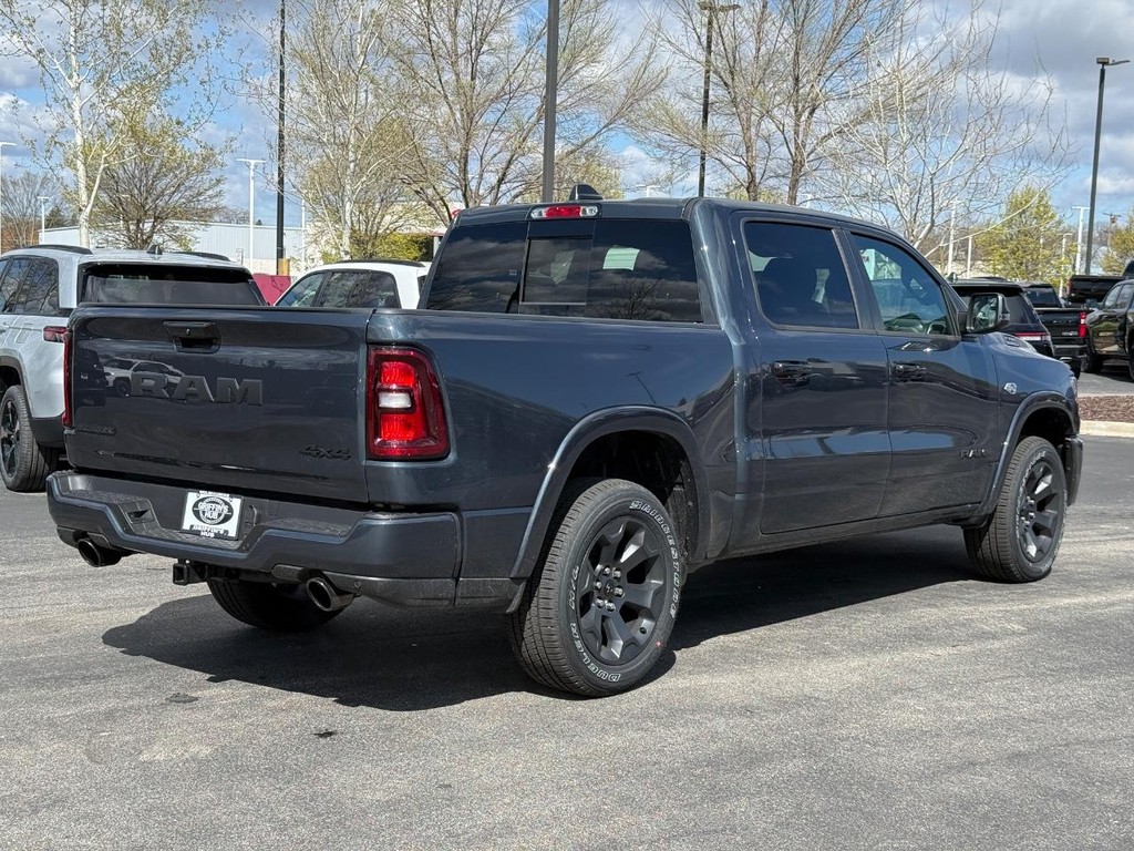Ram 1500 Vehicle Full-screen Gallery Image 03