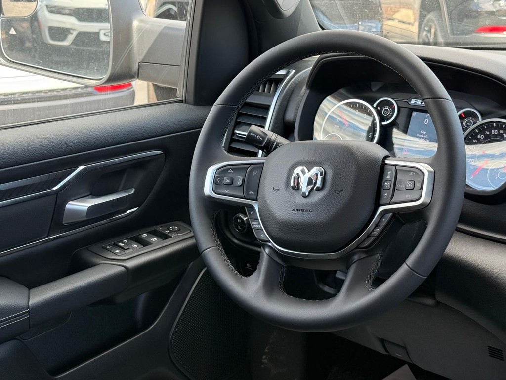 Ram 1500 Vehicle Full-screen Gallery Image 08