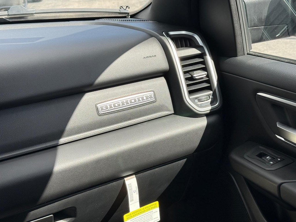 Ram 1500 Vehicle Full-screen Gallery Image 09