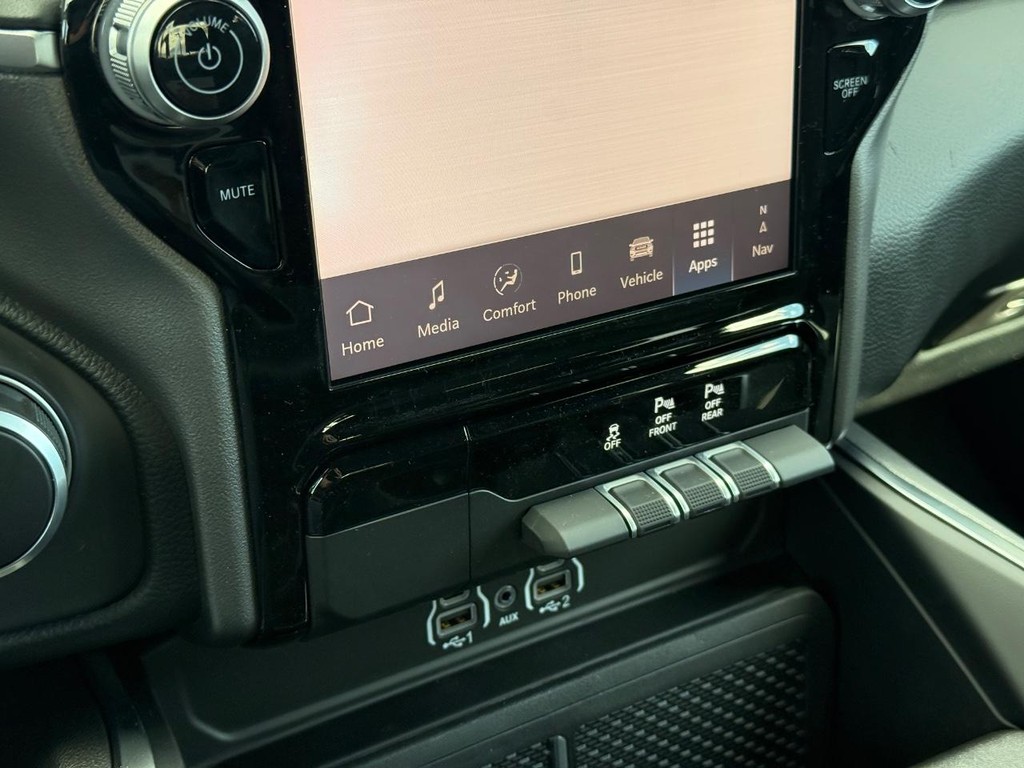 Ram 1500 Vehicle Full-screen Gallery Image 16