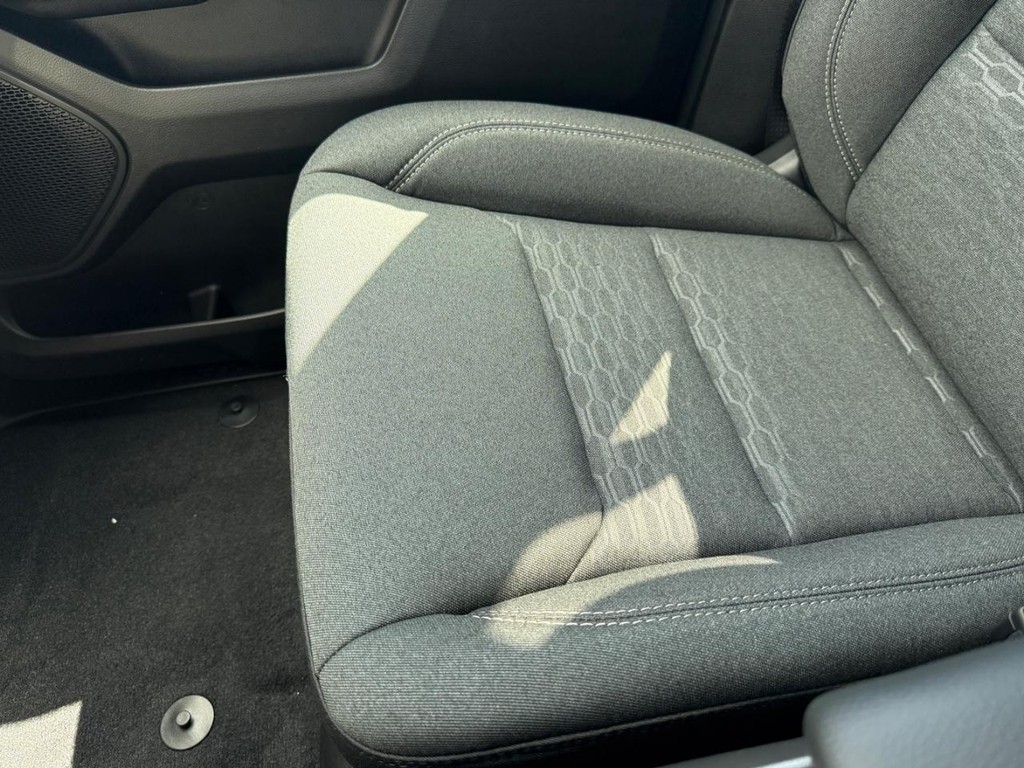 Ram 1500 Vehicle Full-screen Gallery Image 17