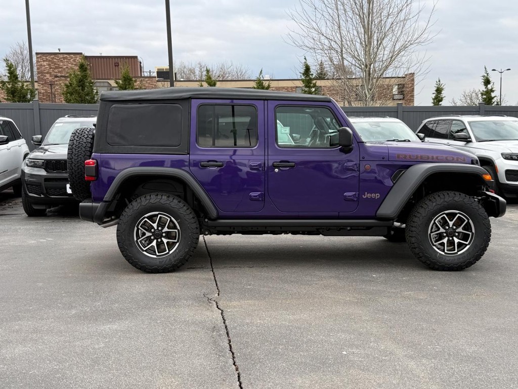 Jeep Wrangler Vehicle Full-screen Gallery Image 02
