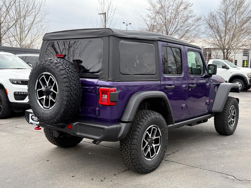 Jeep Wrangler Vehicle Full-screen Gallery Image 03