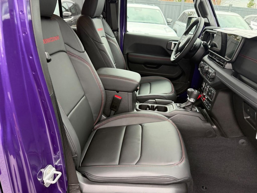 Jeep Wrangler Vehicle Full-screen Gallery Image 04