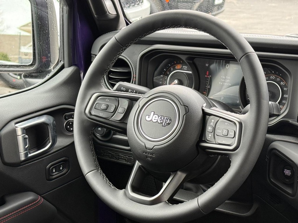 Jeep Wrangler Vehicle Full-screen Gallery Image 09