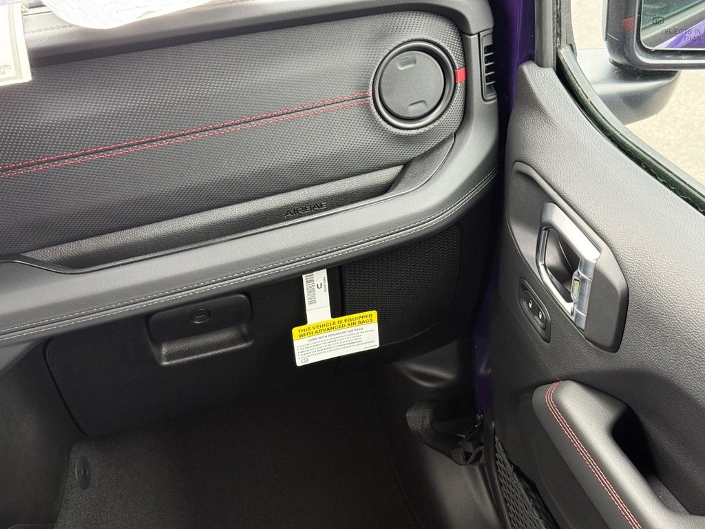 Jeep Wrangler Vehicle Full-screen Gallery Image 10