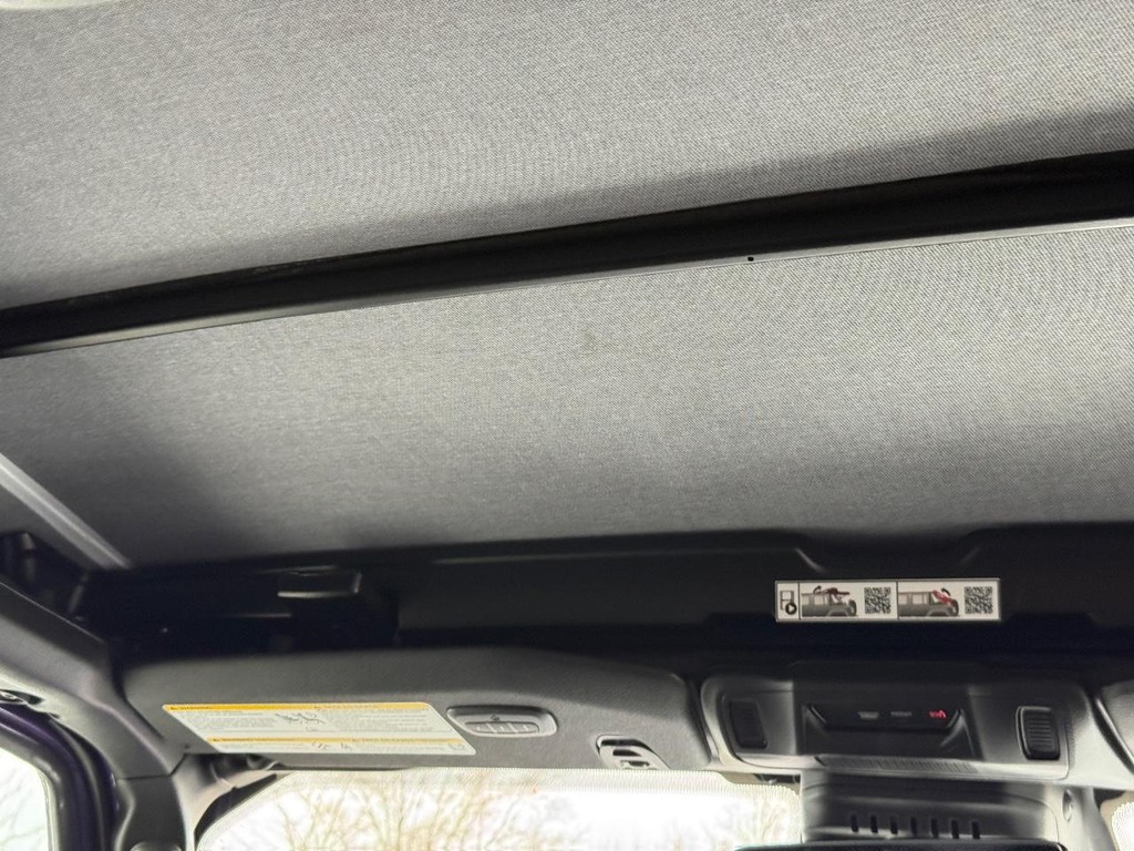 Jeep Wrangler Vehicle Full-screen Gallery Image 11