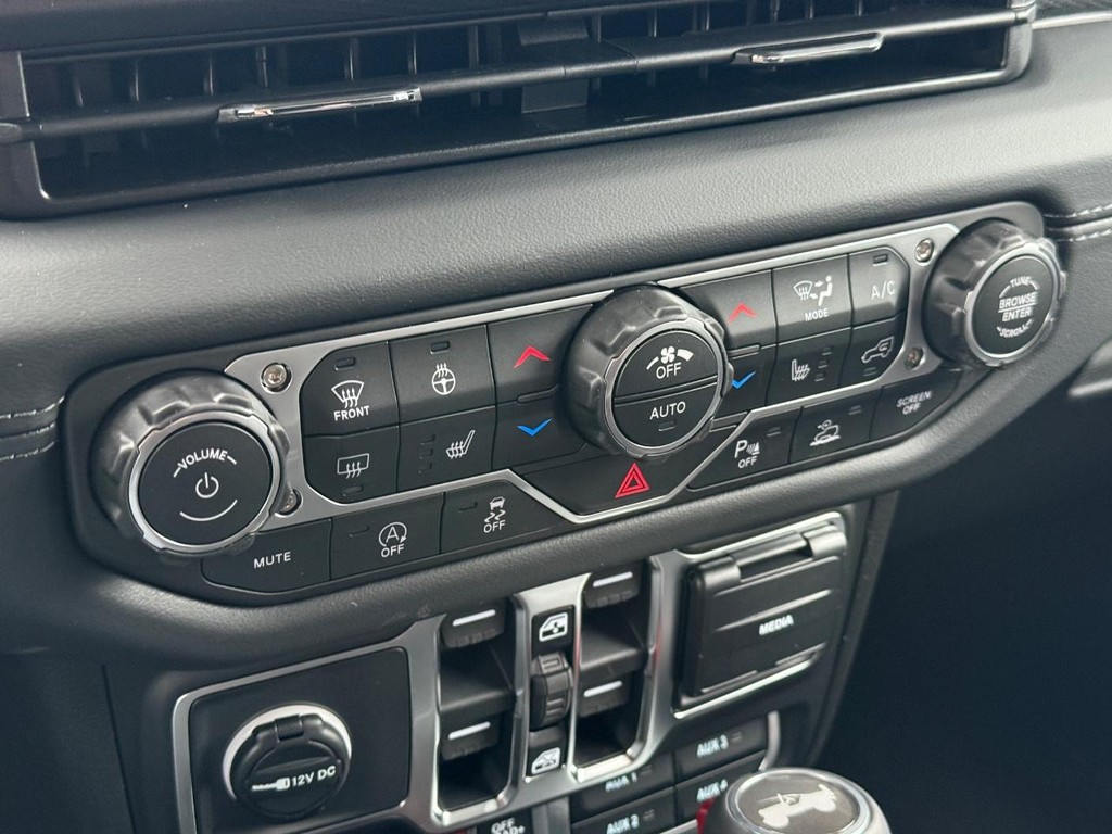 Jeep Wrangler Vehicle Full-screen Gallery Image 16