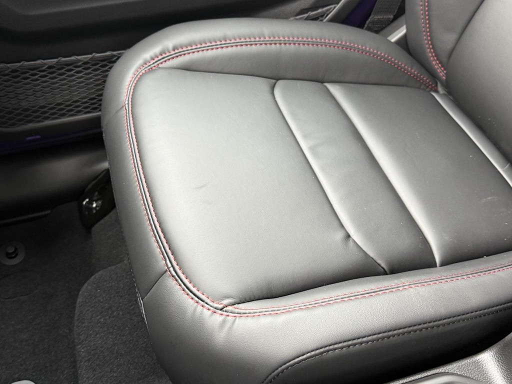 Jeep Wrangler Vehicle Full-screen Gallery Image 17