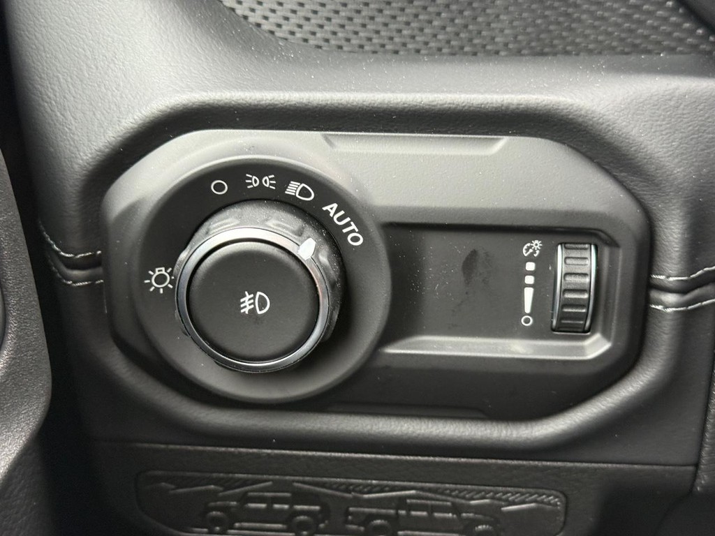 Jeep Wrangler Vehicle Full-screen Gallery Image 18