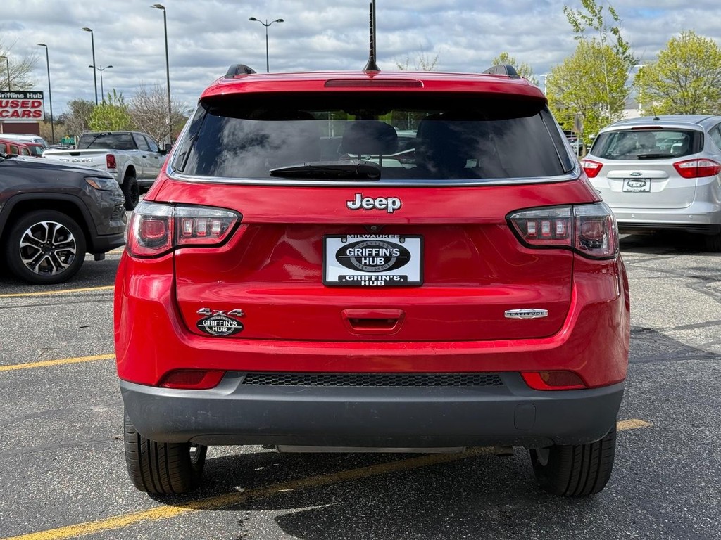 Jeep Compass Vehicle Full-screen Gallery Image 04