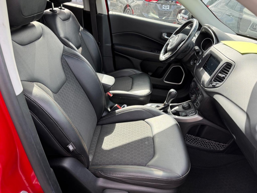 Jeep Compass Vehicle Full-screen Gallery Image 06