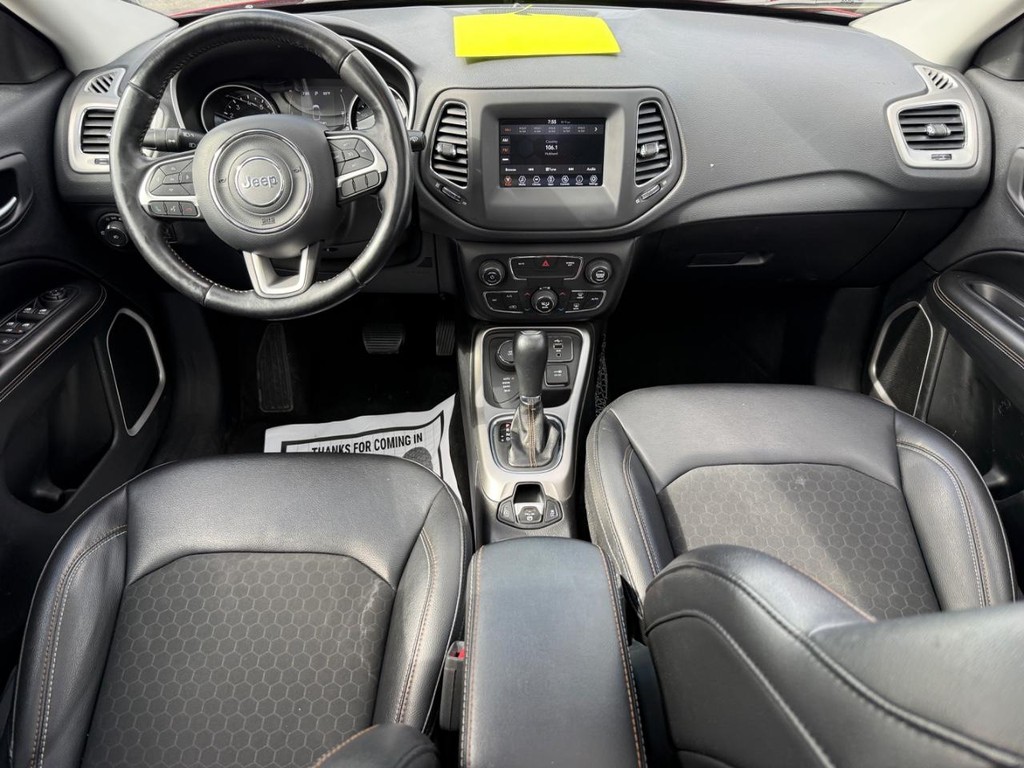 Jeep Compass Vehicle Full-screen Gallery Image 08