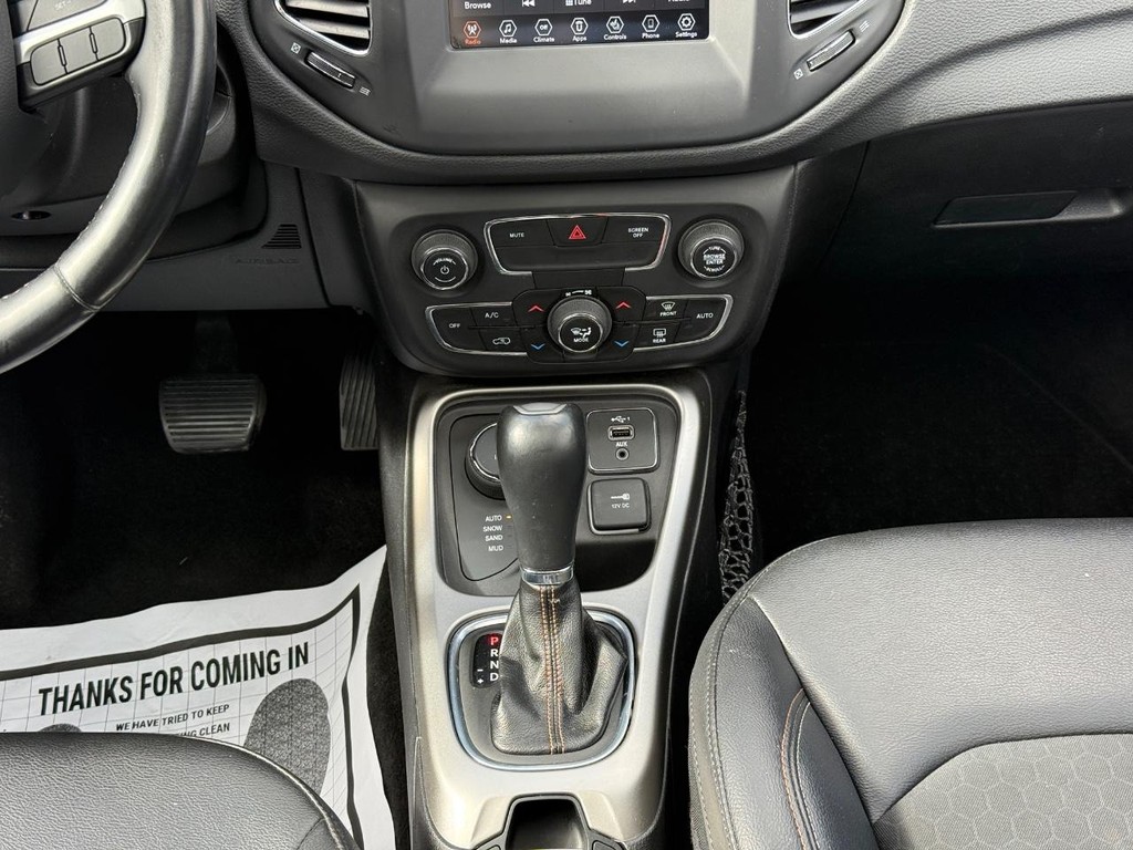 Jeep Compass Vehicle Full-screen Gallery Image 10