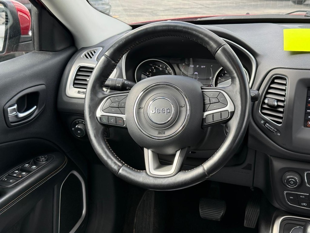 Jeep Compass Vehicle Full-screen Gallery Image 11