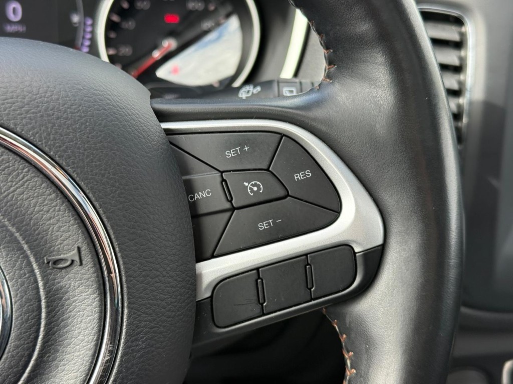 Jeep Compass Vehicle Full-screen Gallery Image 15