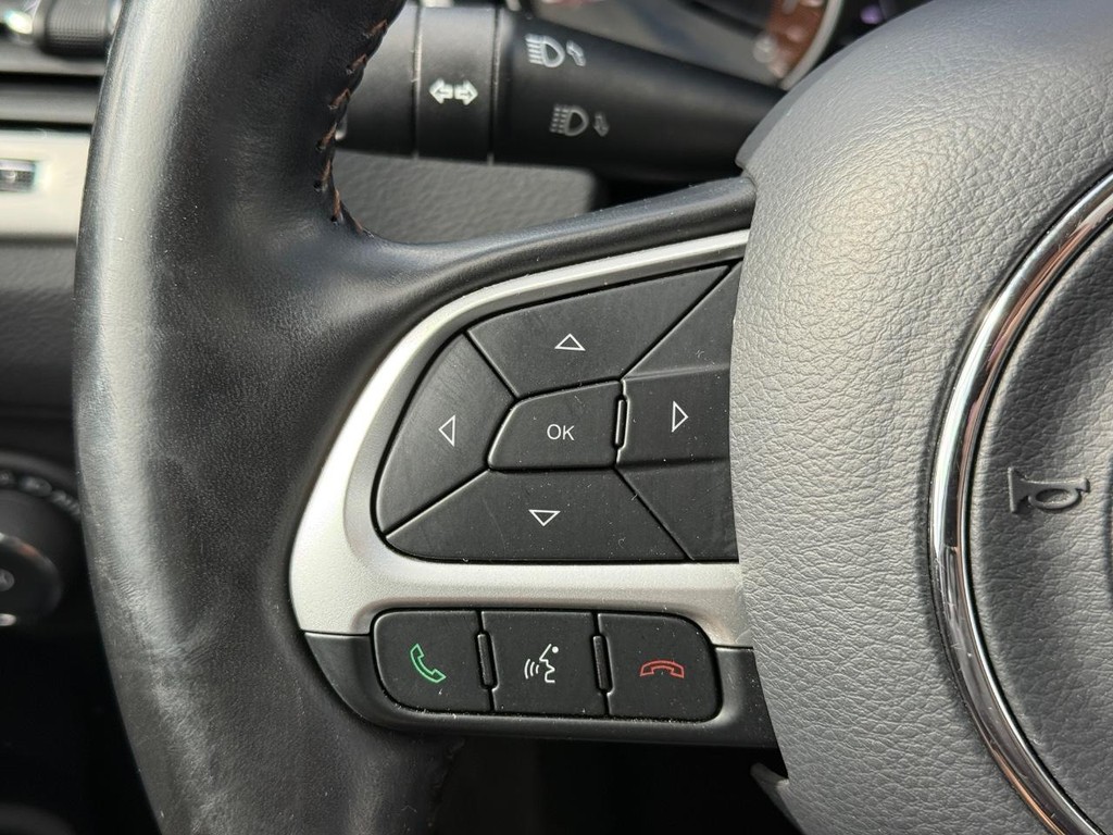 Jeep Compass Vehicle Full-screen Gallery Image 16