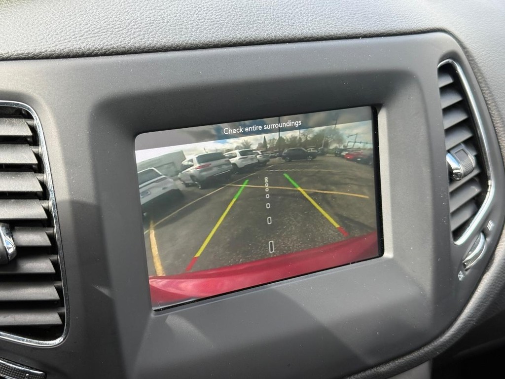 Jeep Compass Vehicle Full-screen Gallery Image 18