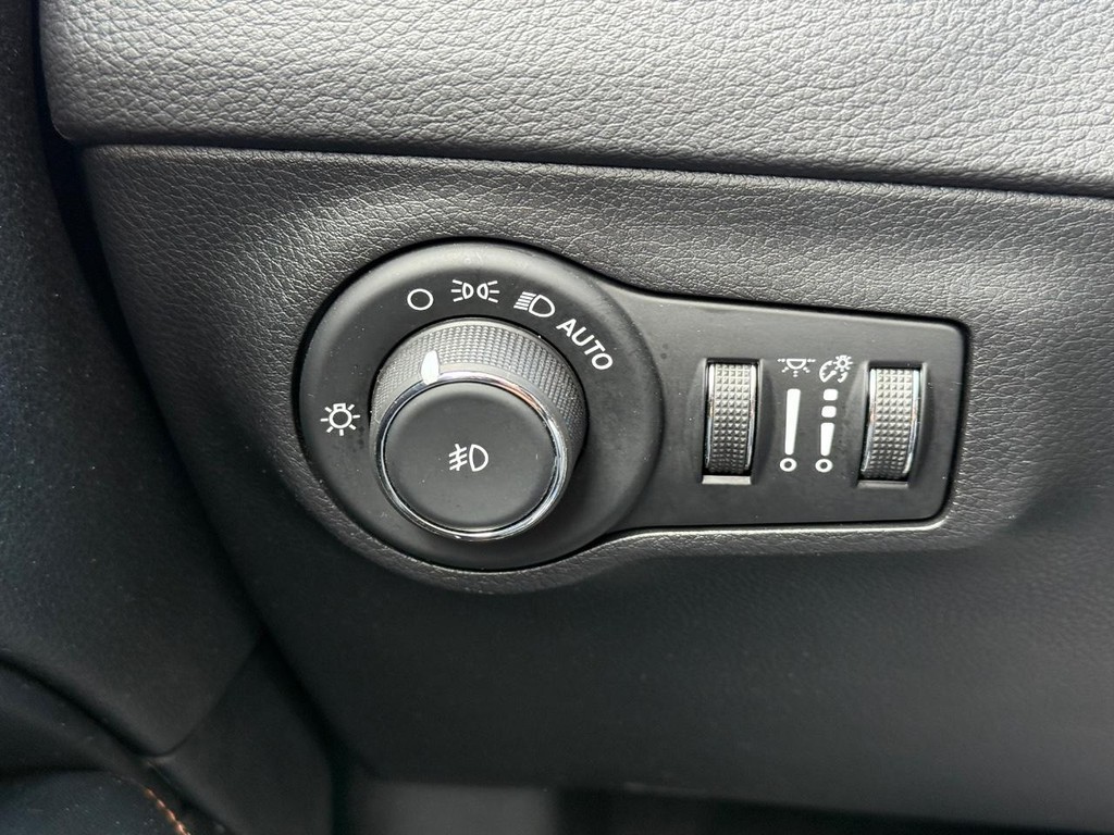 Jeep Compass Vehicle Full-screen Gallery Image 21