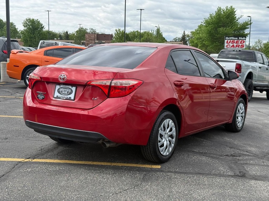Toyota Corolla Vehicle Full-screen Gallery Image 03