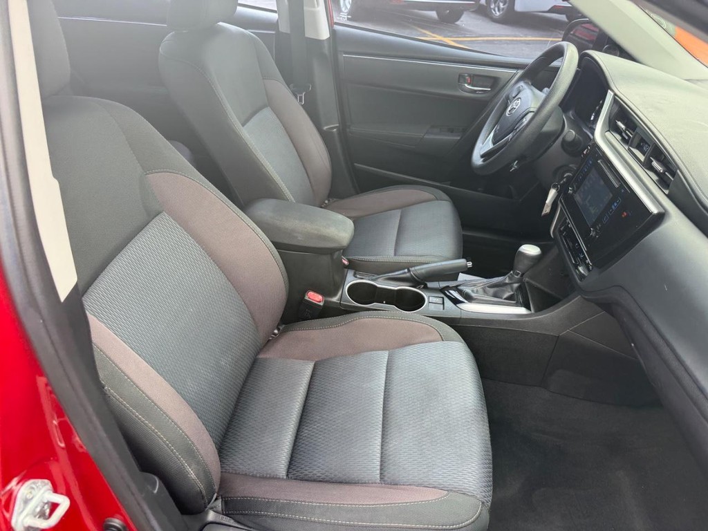 Toyota Corolla Vehicle Full-screen Gallery Image 06