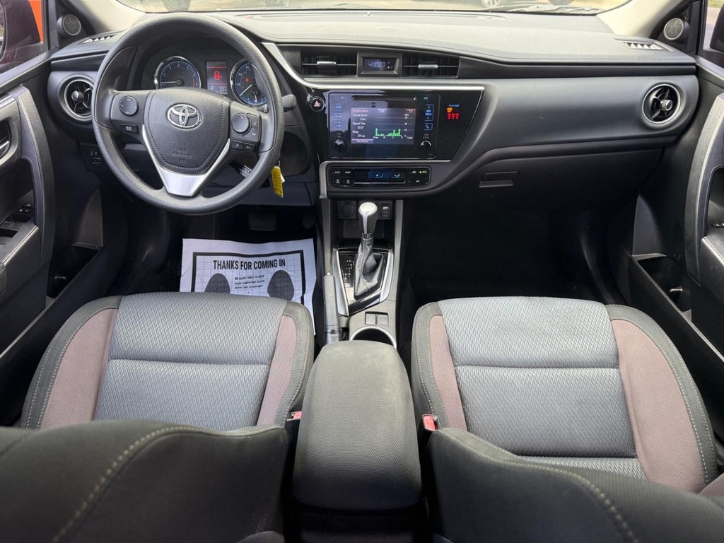 Toyota Corolla Vehicle Full-screen Gallery Image 08