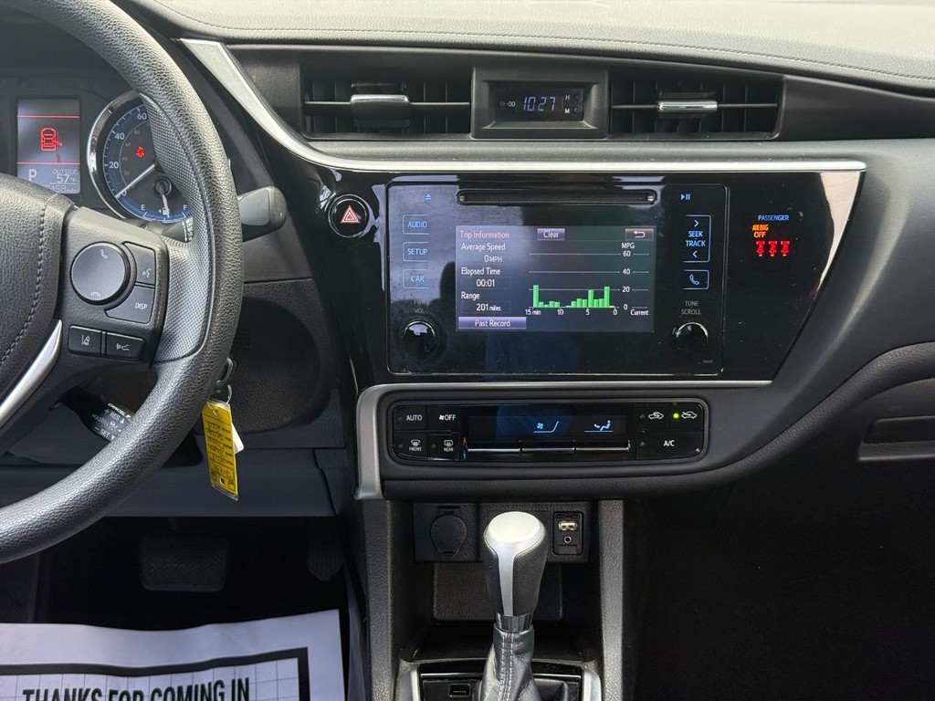 Toyota Corolla Vehicle Full-screen Gallery Image 09