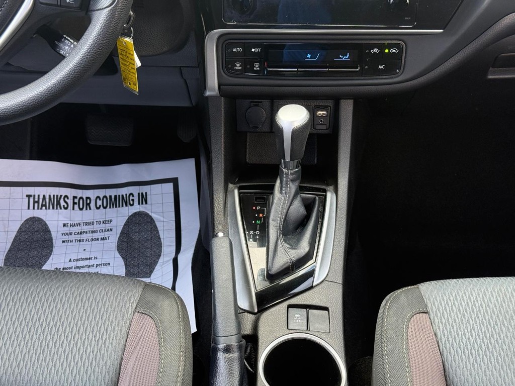 Toyota Corolla Vehicle Full-screen Gallery Image 10