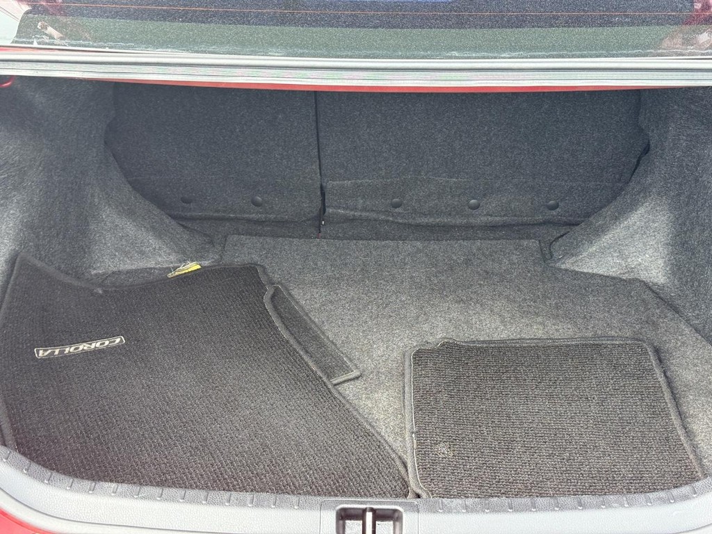 Toyota Corolla Vehicle Full-screen Gallery Image 14
