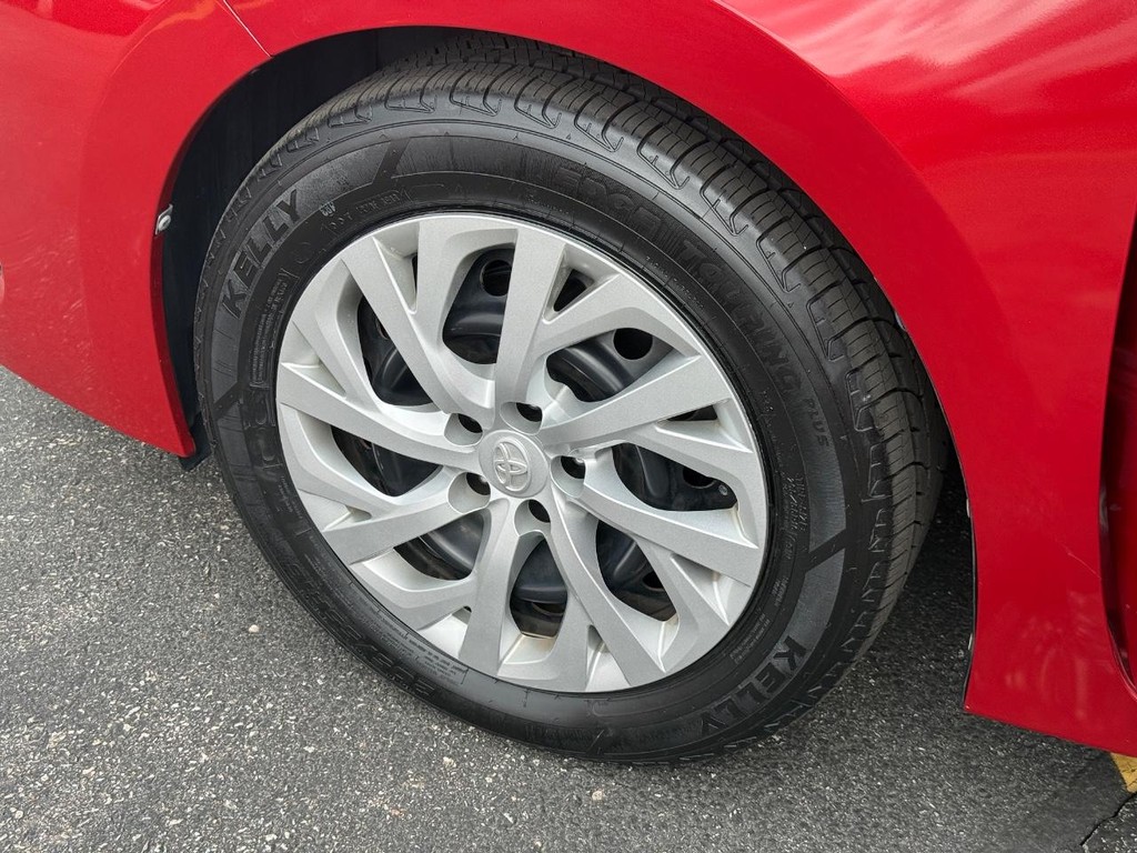 Toyota Corolla Vehicle Full-screen Gallery Image 15