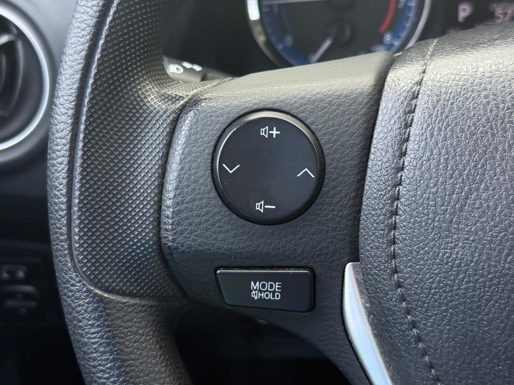 Toyota Corolla Vehicle Full-screen Gallery Image 16