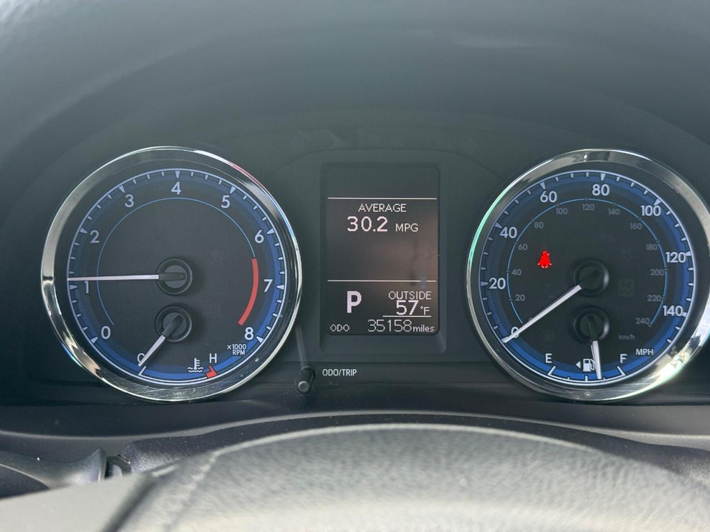 Toyota Corolla Vehicle Full-screen Gallery Image 18