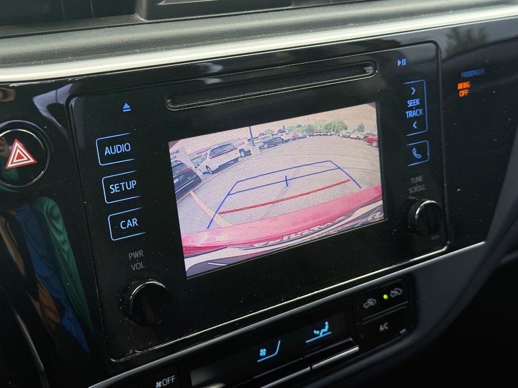 Toyota Corolla Vehicle Full-screen Gallery Image 19