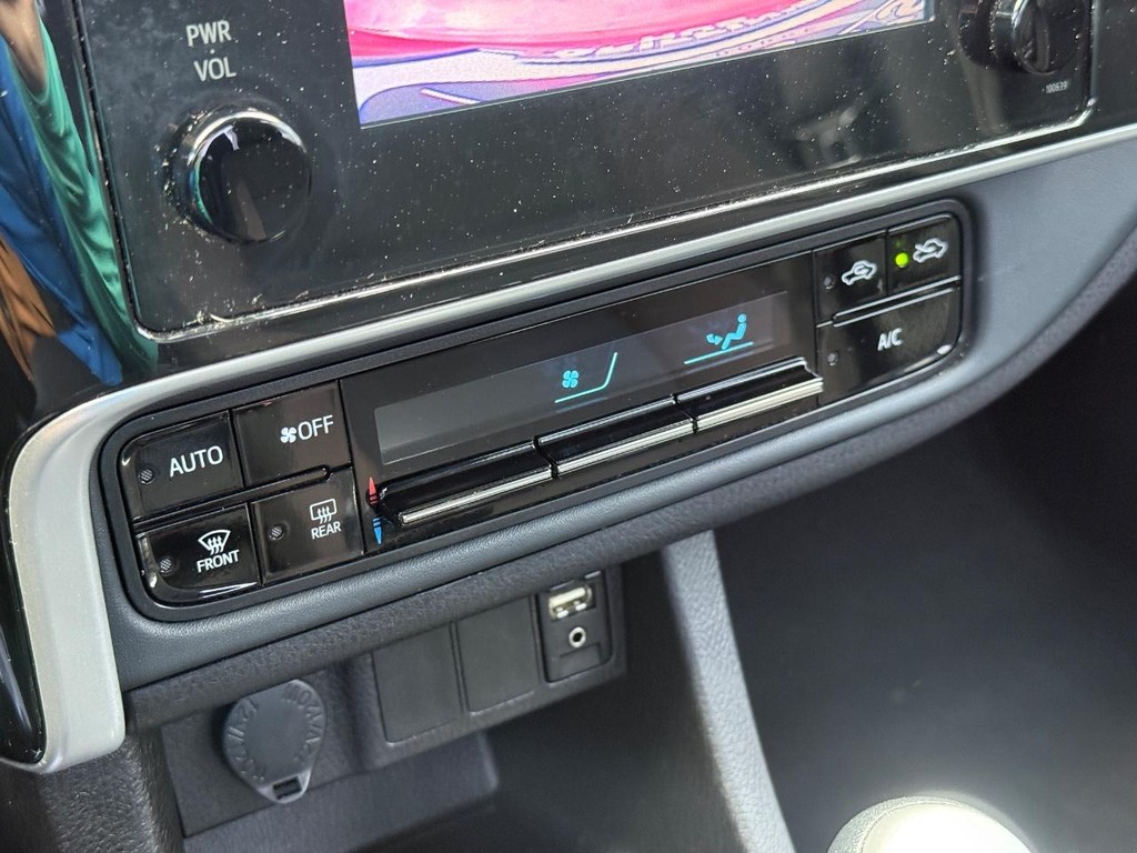 Toyota Corolla Vehicle Full-screen Gallery Image 20
