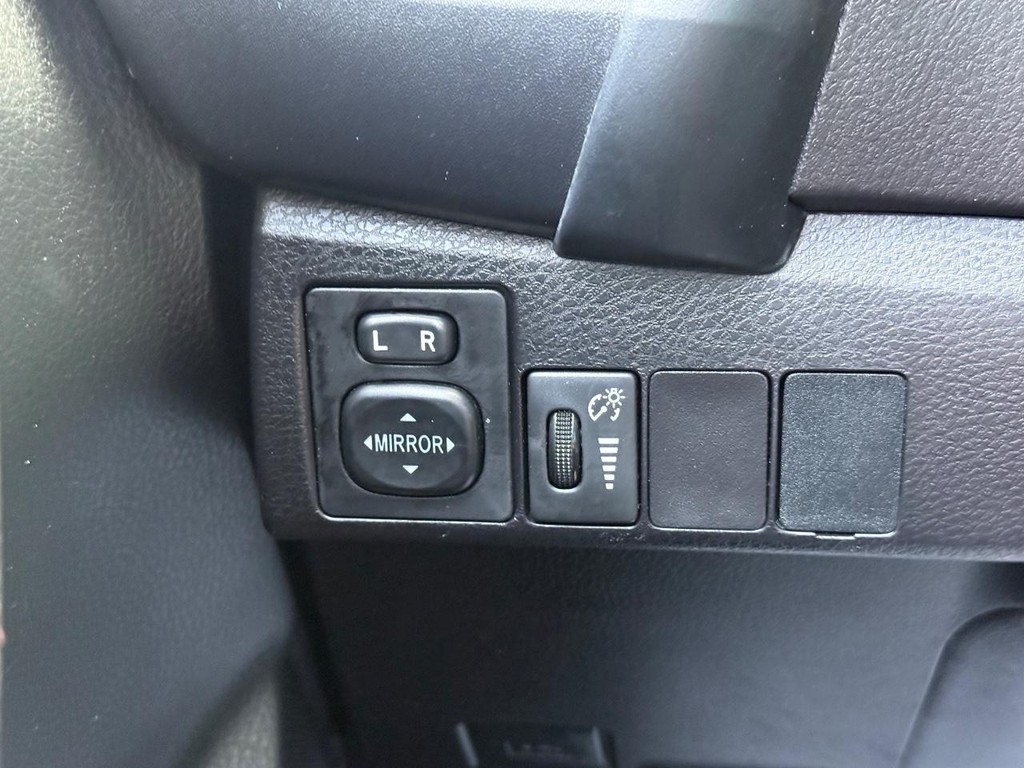 Toyota Corolla Vehicle Full-screen Gallery Image 22
